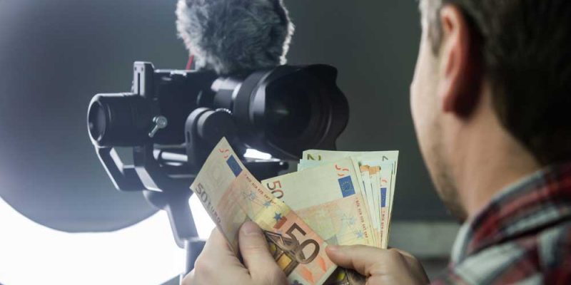 Mulai Hasilkan Pendapatan Pertama Kamu Sebagai Content Creator!